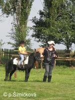 Adélka na poníkovi